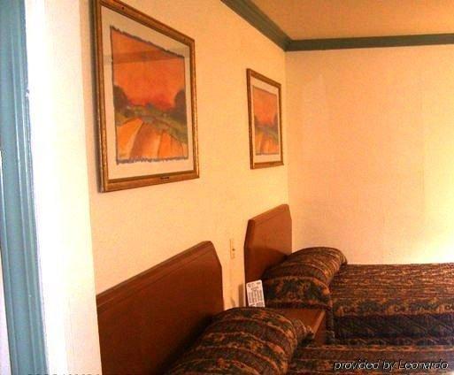Town And Country Inn Santa Maria  Room photo