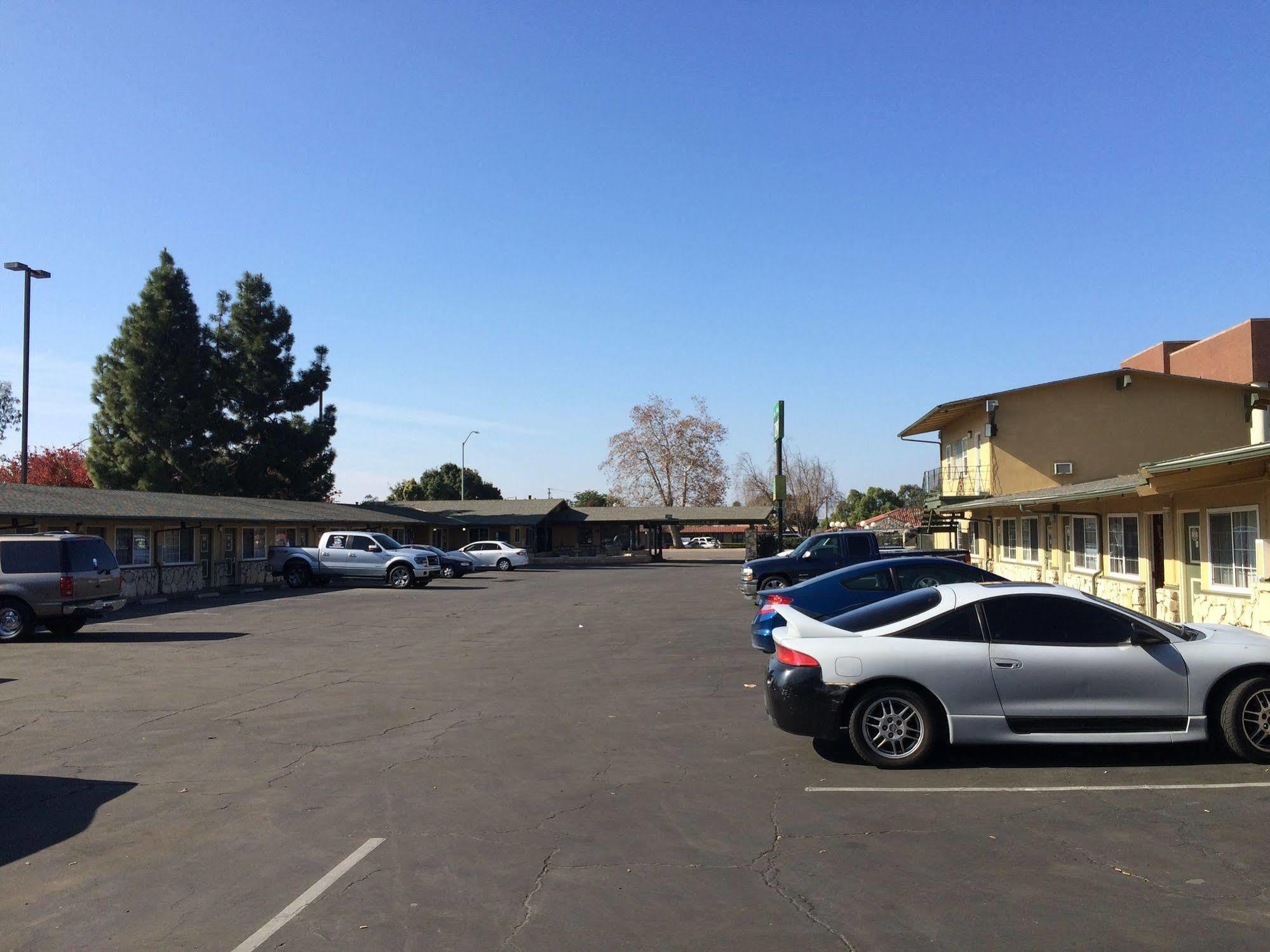 Town And Country Inn Santa Maria  Exterior photo