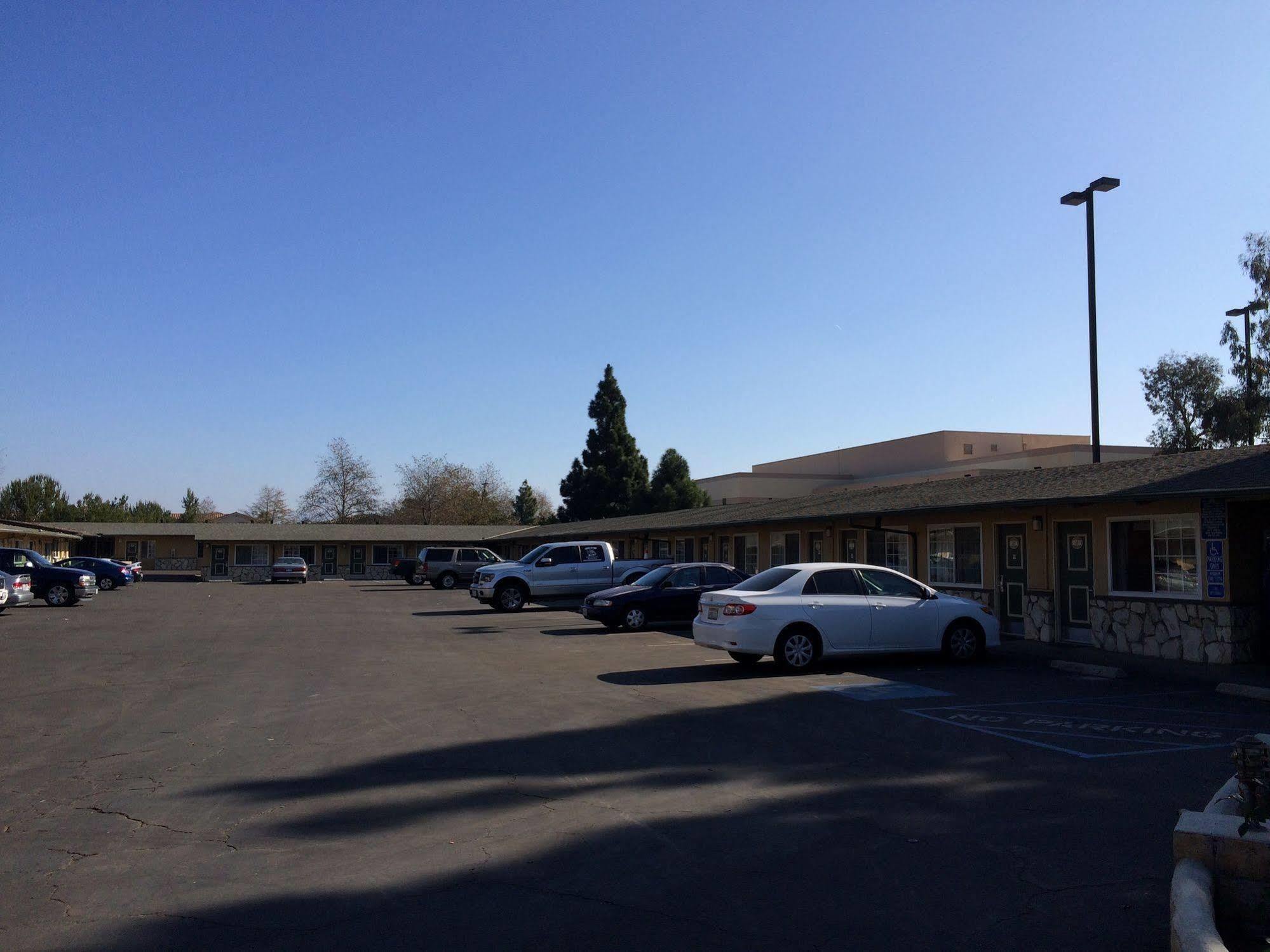 Town And Country Inn Santa Maria  Exterior photo